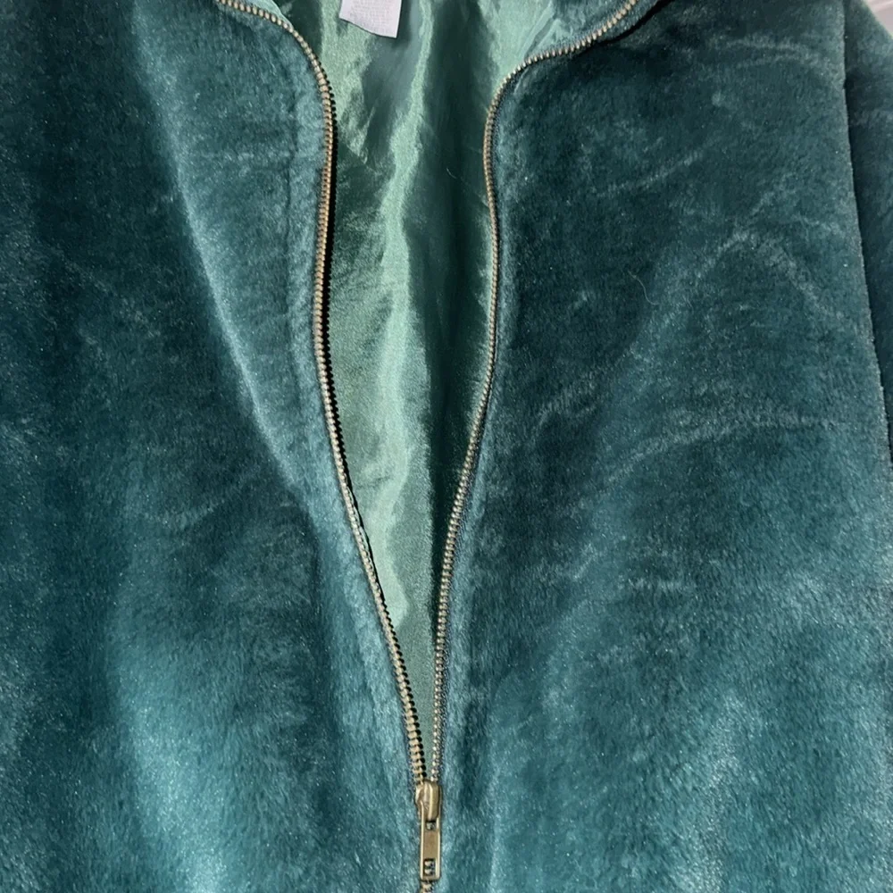 NEVER WORN FUR JACKET FOR WOMEN - Picture 5 of 5